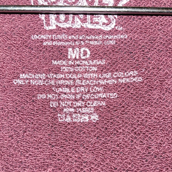 NEW LOONEY TUNES LIGHTWEIGHT WOMENS MEDIUM SWEATSHIRT WITH BUGSBUNNY - Picture 2 of 3